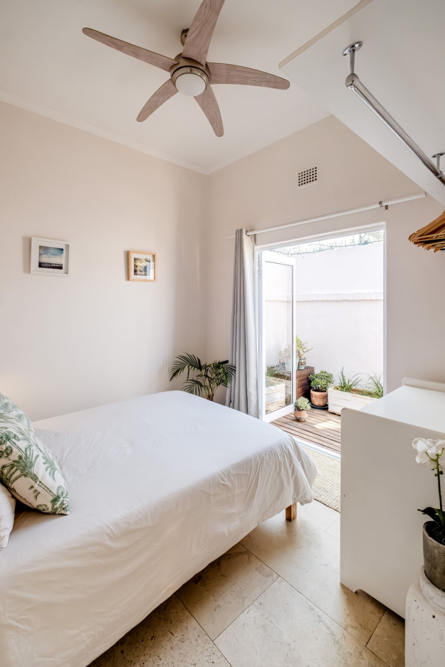 To Let 2 Bedroom Property for Rent in Gardens Western Cape